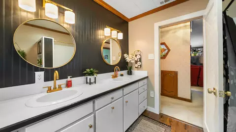 Bath - 2945 Mahan St, Redding, CA 96001 photo 1 of 5