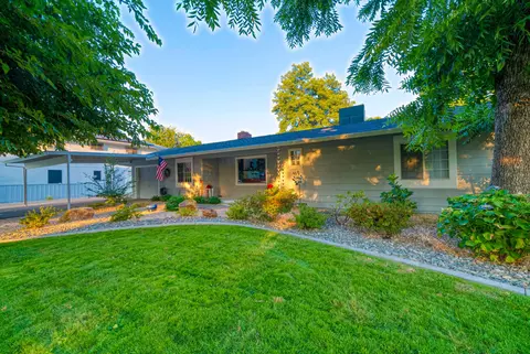 2945 Mahan St, Redding, CA 96001