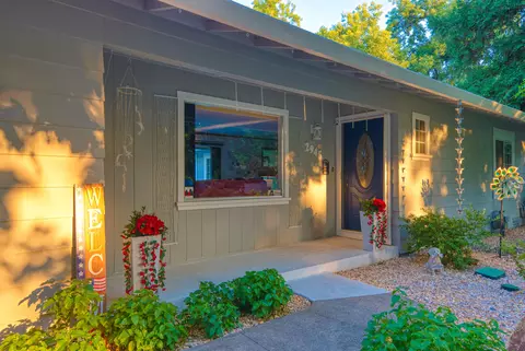 Exterior - 2945 Mahan St, Redding, CA 96001 photo 5 of 41