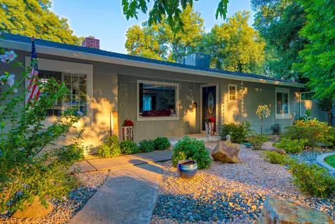 Exterior - 2945 Mahan St, Redding, CA 96001 photo 2 of 41