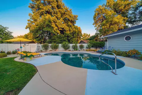 Exterior - 2945 Mahan St, Redding, CA 96001 photo 32 of 41