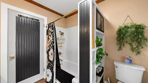 Bath - 2945 Mahan St, Redding, CA 96001 photo 3 of 5
