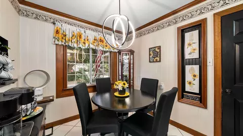 Dining - 2945 Mahan St, Redding, CA 96001 photo 1 of 2
