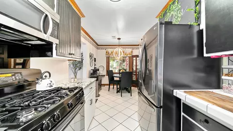 Kitchen - 2945 Mahan St, Redding, CA 96001 photo 4 of 4