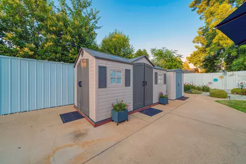 Exterior - 2945 Mahan St, Redding, CA 96001 photo 13 of 41
