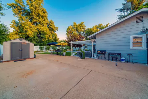 Exterior - 2945 Mahan St, Redding, CA 96001 photo 15 of 41