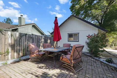 404 Woodhill Dr, Redding, CA 96003 photo 23
