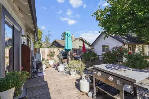 404 Woodhill Dr, Redding, CA 96003 photo 28