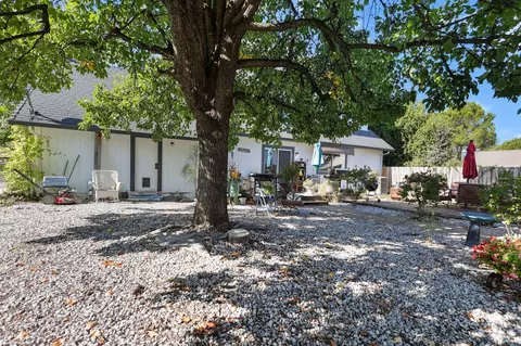 404 Woodhill Dr, Redding, CA 96003 photo 22