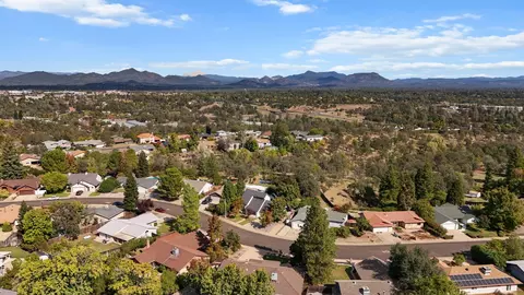 404 Woodhill Dr, Redding, CA 96003 photo 40