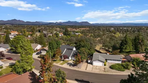 404 Woodhill Dr, Redding, CA 96003 photo 36