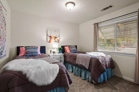 Bedroom - 894 Montcrest Dr, Redding, CA 96003 photo 3 of 7