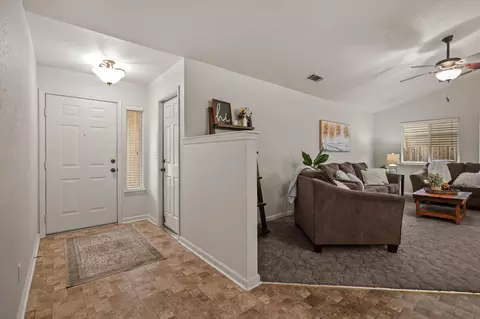 Entry Way - 894 Montcrest Dr, Redding, CA 96003 photo 2 of 5