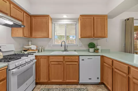 Kitchen - 894 Montcrest Dr, Redding, CA 96003 photo 4 of 5