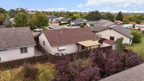 View/Area - 894 Montcrest Dr, Redding, CA 96003 photo 14 of 18