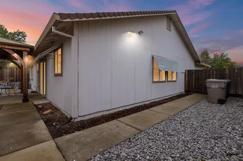 Exterior - 894 Montcrest Dr, Redding, CA 96003 photo 18 of 19