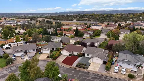 View/Area - 894 Montcrest Dr, Redding, CA 96003 photo 6 of 18