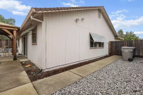 Exterior - 894 Montcrest Dr, Redding, CA 96003 photo 13 of 19