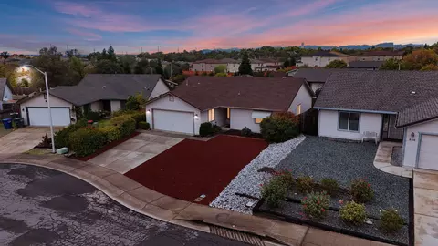 894 Montcrest Dr, Redding, CA 96003