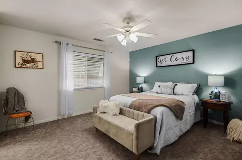 Bedroom - 894 Montcrest Dr, Redding, CA 96003 photo 1 of 7
