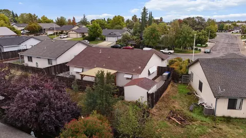 View/Area - 894 Montcrest Dr, Redding, CA 96003 photo 3 of 18