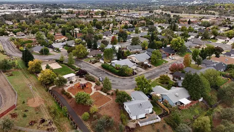 View/Area - 894 Montcrest Dr, Redding, CA 96003 photo 16 of 18