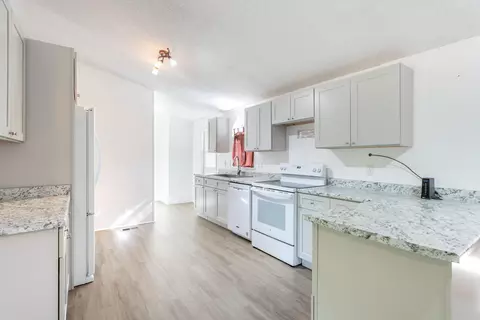 Kitchen - 29282 Laurel Tree Ln, Shingletown, CA 96088 photo 3 of 3