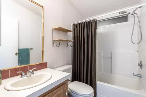 Bath - 29282 Laurel Tree Ln, Shingletown, CA 96088 photo 2 of 2