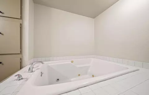 Bath - 590 Dee Ct, Redding, CA 96002 photo 3 of 5
