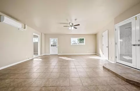 Living - 590 Dee Ct, Redding, CA 96002 photo 4 of 7