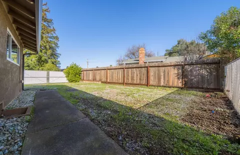 Exterior - 590 Dee Ct, Redding, CA 96002 photo 3 of 8