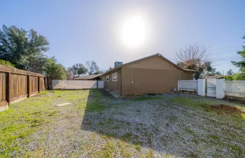 Exterior - 590 Dee Ct, Redding, CA 96002 photo 8 of 8