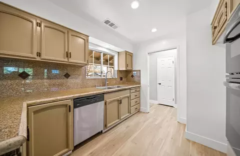 Entry Way - 590 Dee Ct, Redding, CA 96002 photo 1 of 2