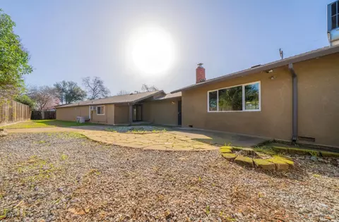 Exterior - 590 Dee Ct, Redding, CA 96002 photo 6 of 8