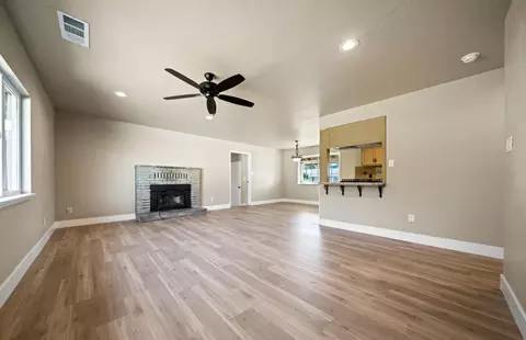 Living - 590 Dee Ct, Redding, CA 96002 photo 2 of 7