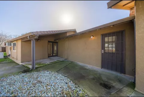 Exterior - 590 Dee Ct, Redding, CA 96002 photo 5 of 8