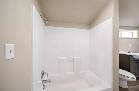 Bath - 590 Dee Ct, Redding, CA 96002 photo 2 of 5