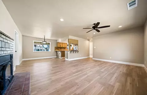 Living - 590 Dee Ct, Redding, CA 96002 photo 1 of 7