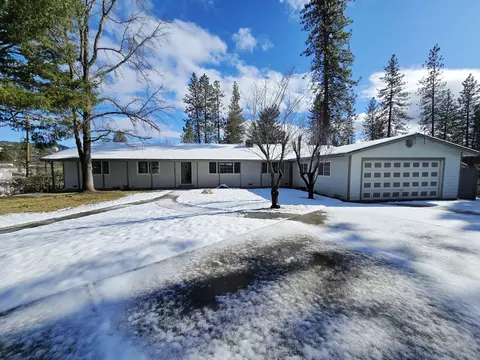 121 Easter Ave, Weaverville, CA 96093