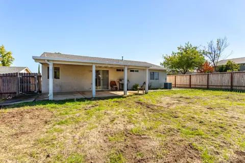 Exterior - 60 Ortega Ct, Redding, CA 96003 photo 5 of 7