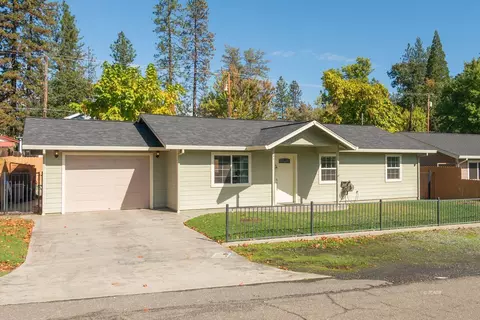 41 Hawthorne St, Weaverville, CA 96093