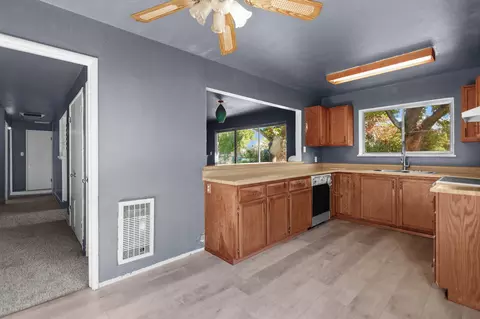 2399 Jonquil Way, Redding, CA 96002 photo 8