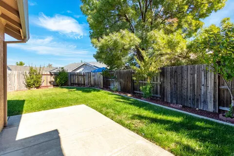 2925 Aspen Glow Ln, Redding, CA 96001 photo 5
