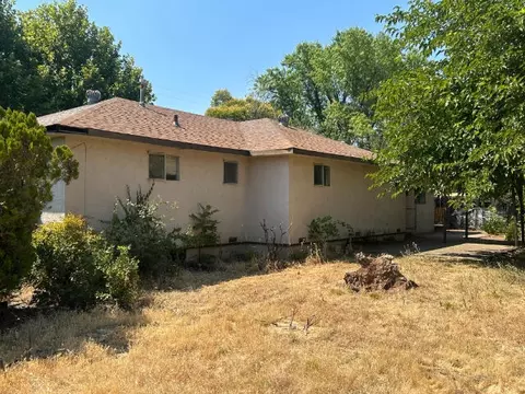 Exterior - 2901 Blue View St, Redding, CA 96002 photo 2 of 4