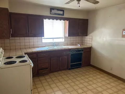 Kitchen - 2901 Blue View St, Redding, CA 96002 photo 1 of 1