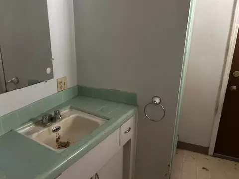 Bath - 2901 Blue View St, Redding, CA 96002 photo 1 of 3