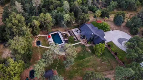 View/Area - 1355 Hope Ln, Redding, CA 96003 photo 3 of 3
