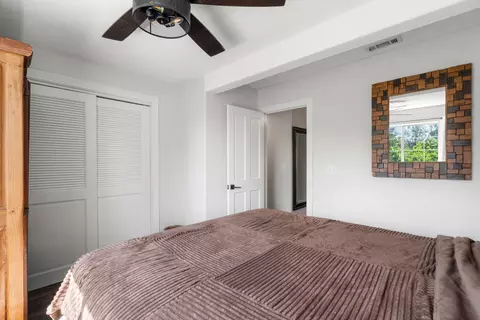 Bedroom - 1355 Hope Ln, Redding, CA 96003 photo 5 of 8
