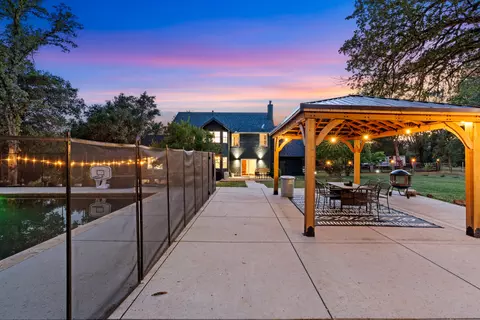 Exterior - 1355 Hope Ln, Redding, CA 96003 photo 7 of 12