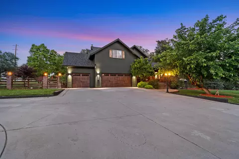 Exterior - 1355 Hope Ln, Redding, CA 96003 photo 2 of 12